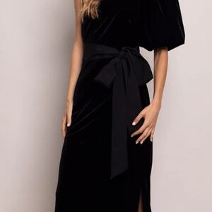 Cara Cara Lucia Dress An Entrance-Making Gown Featuring A Statement